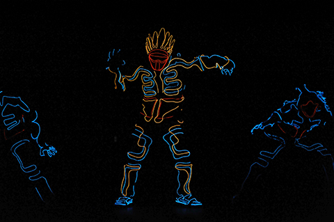 EL SQUAD(イーエル・スクワッド)の光のダンス